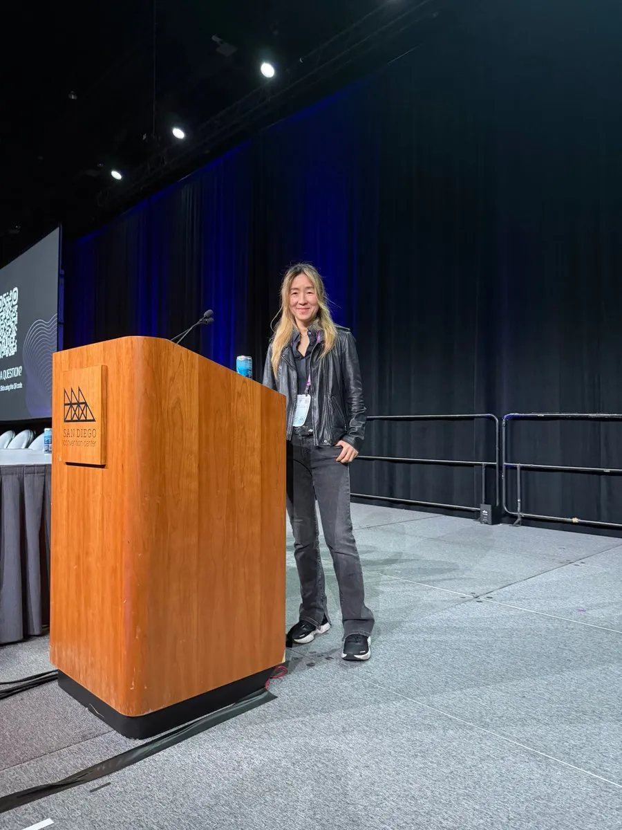 Yejin Choi pronuncia un discurso principal en NeurIPS 2025: perspicacias sobre el razonamiento de sentido común y la comprensión del lenguaje