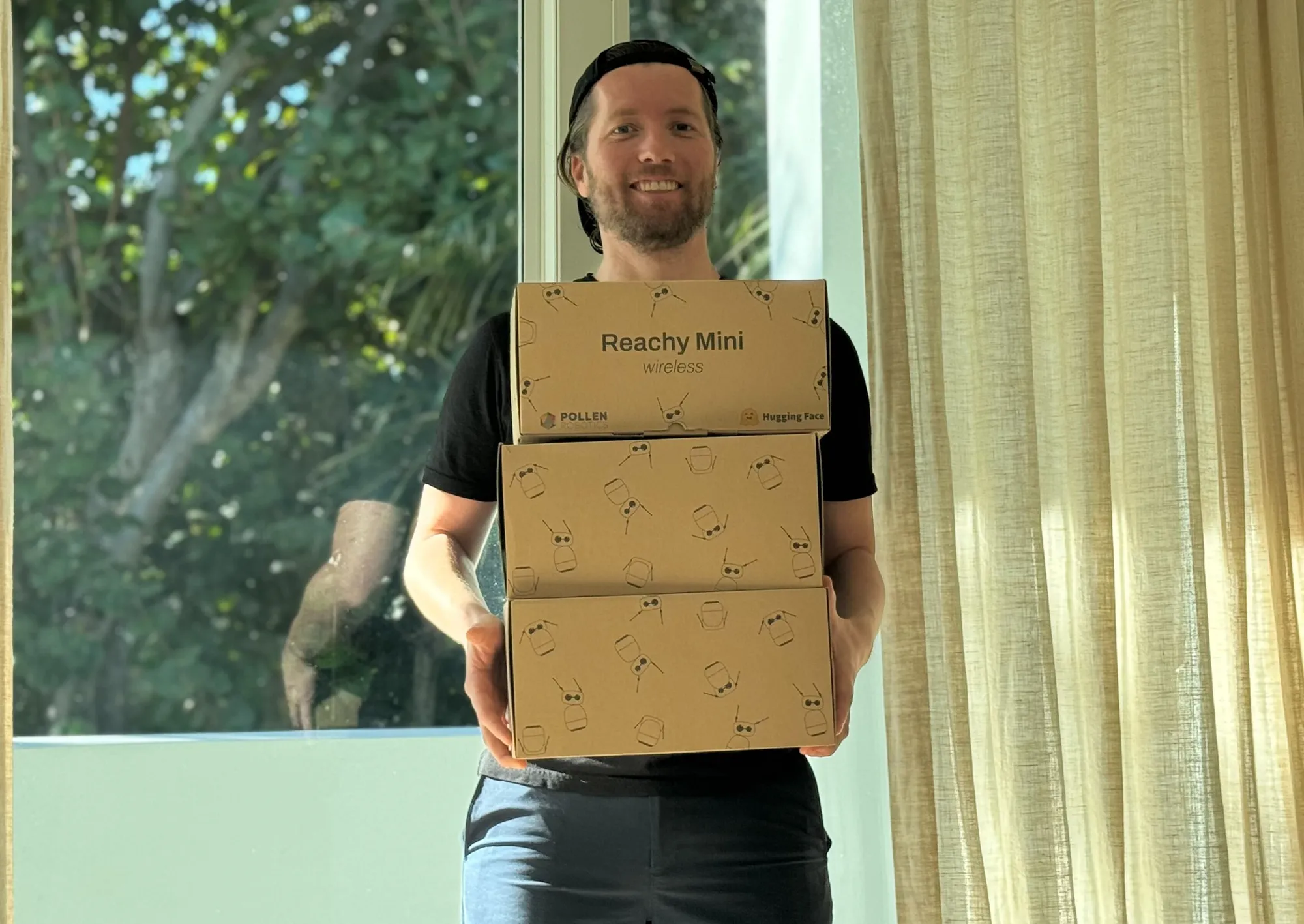 Pollen Robotics发货3000台Reachy Mini开源AI机器人