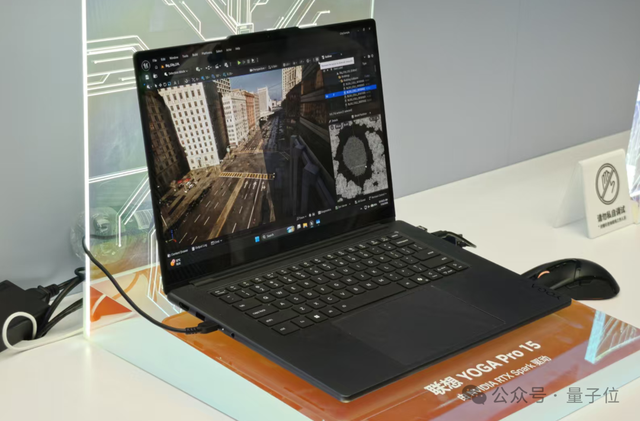 老黄RTX Spark真机现身Bilibili World!CPU and GPU directly soldered together, laptop runs 120B large model